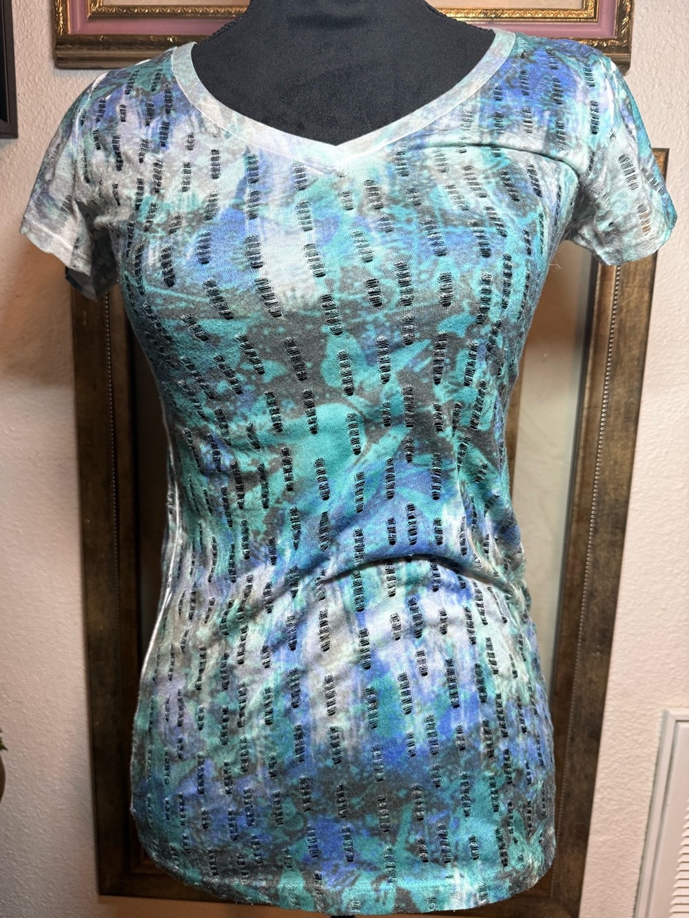 T Party Distressed Slashed V-Neck Tee Blue Purple Tie Dye •Size S• Y2K Grunge